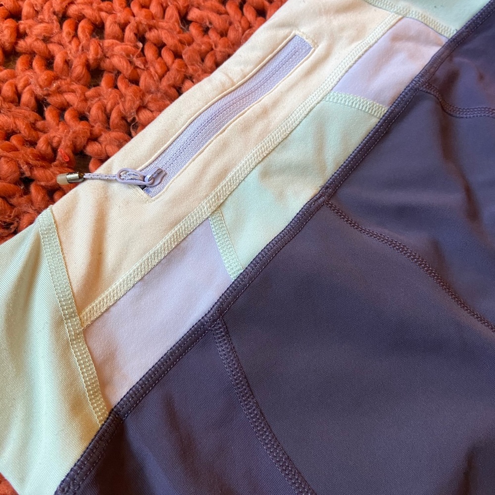 Lululemon Leggings w/ Zipper Back Pocket